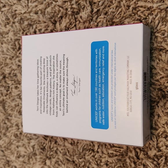 Hallmark Keepsake 2022 Ornament Unicef  - Joy to the Whole Wide World - Picture 2 of 6